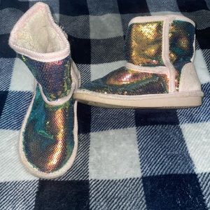 Girls sequenced UGH-like boots